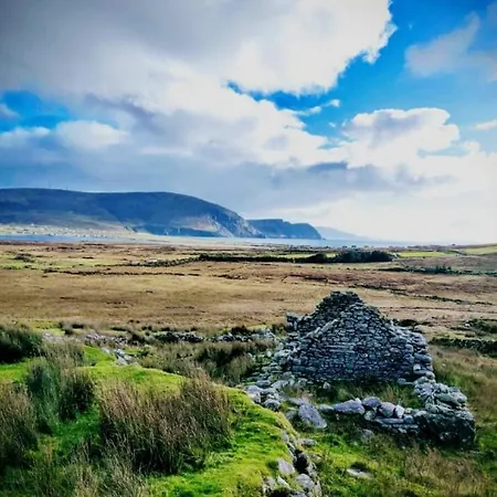 Minaun Cliff View *